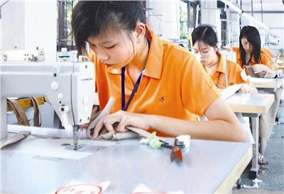 第三届"标准杯"全国缝制机械行业职业技能大赛成都赛举行